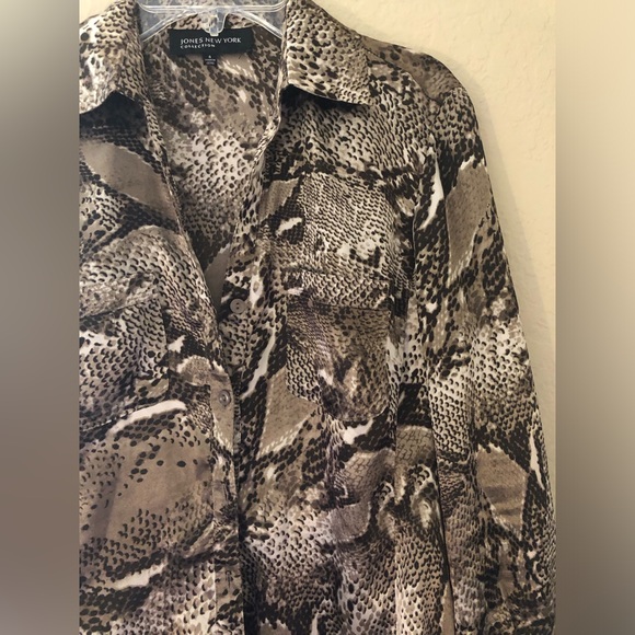 Snake skin print button down top - Picture 2 of 7